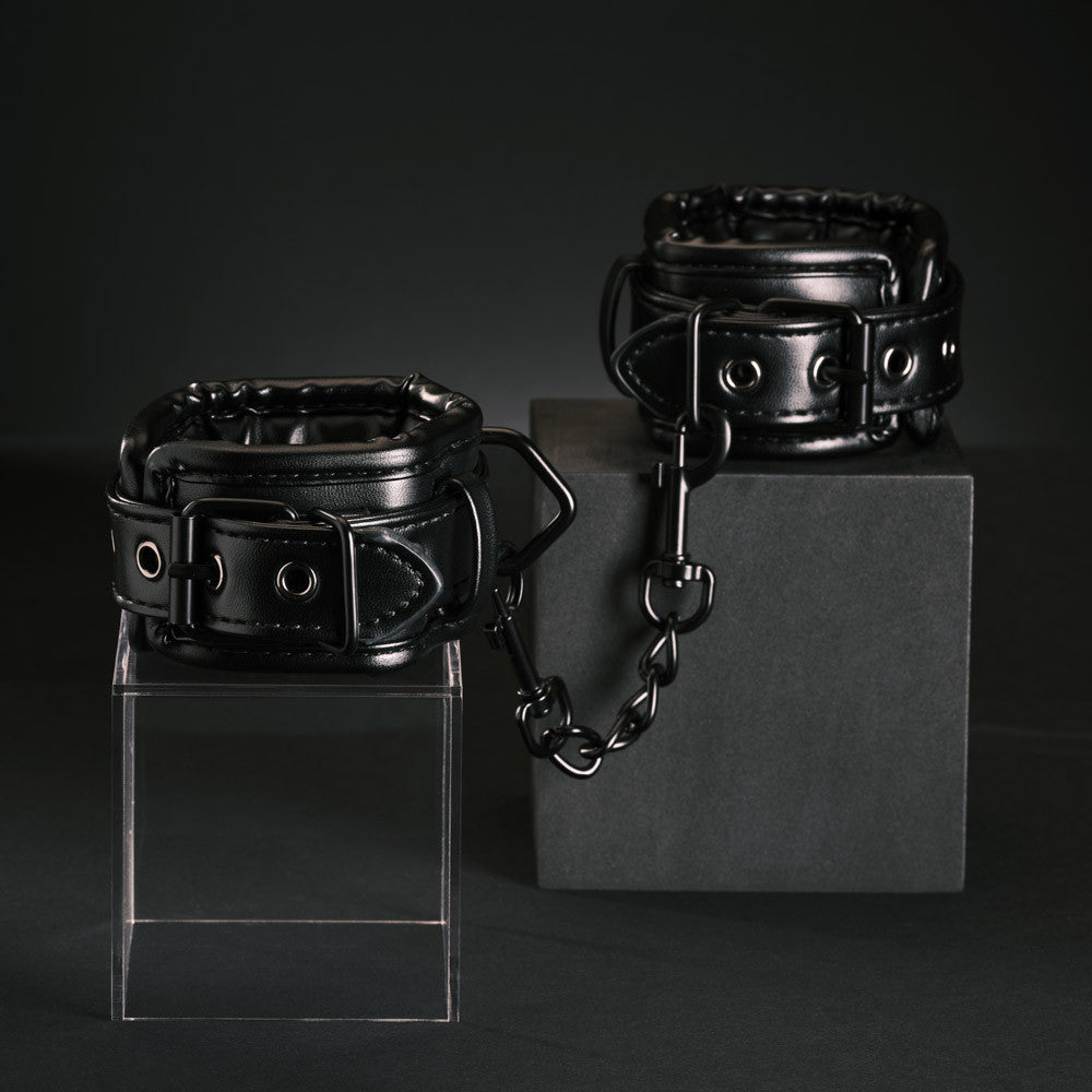 passage-du-d-sir-mi-menottes-luxe-bondage-black-edition image 3