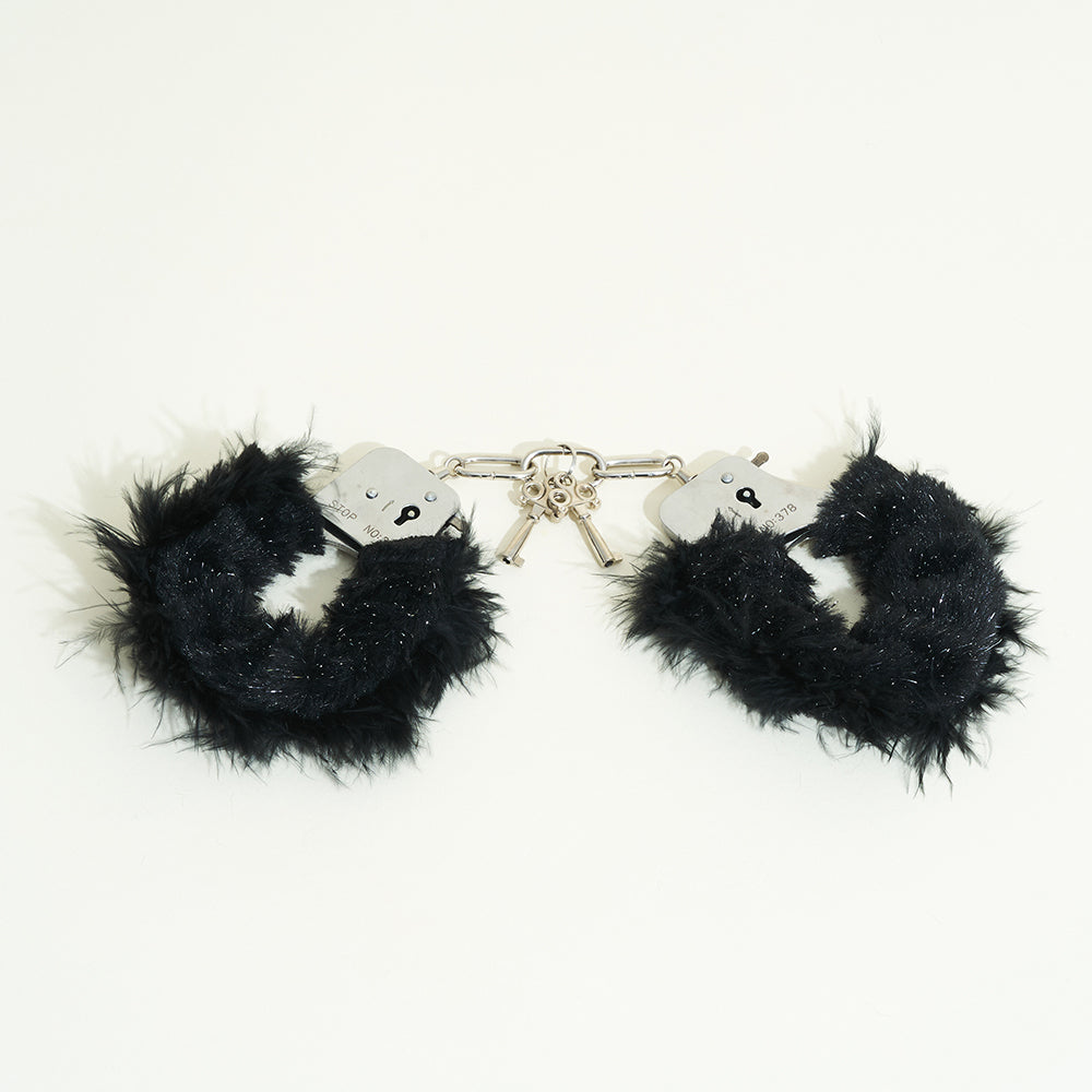 passage-du-d-sir-menottes-fourrure-sexy-noir-accessoire-bondage image 2