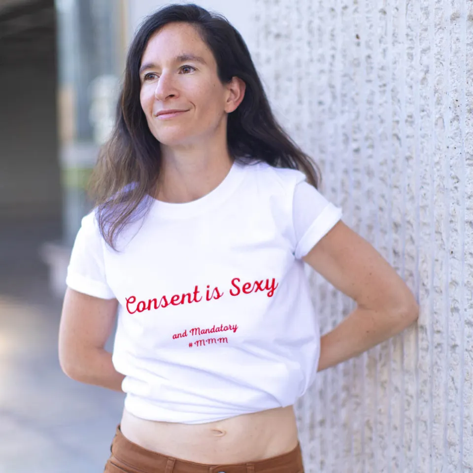 passage-du-d-sir-tenues-sexy-t-shirt-blanc-consent-is-sexy-coton-bio image 1