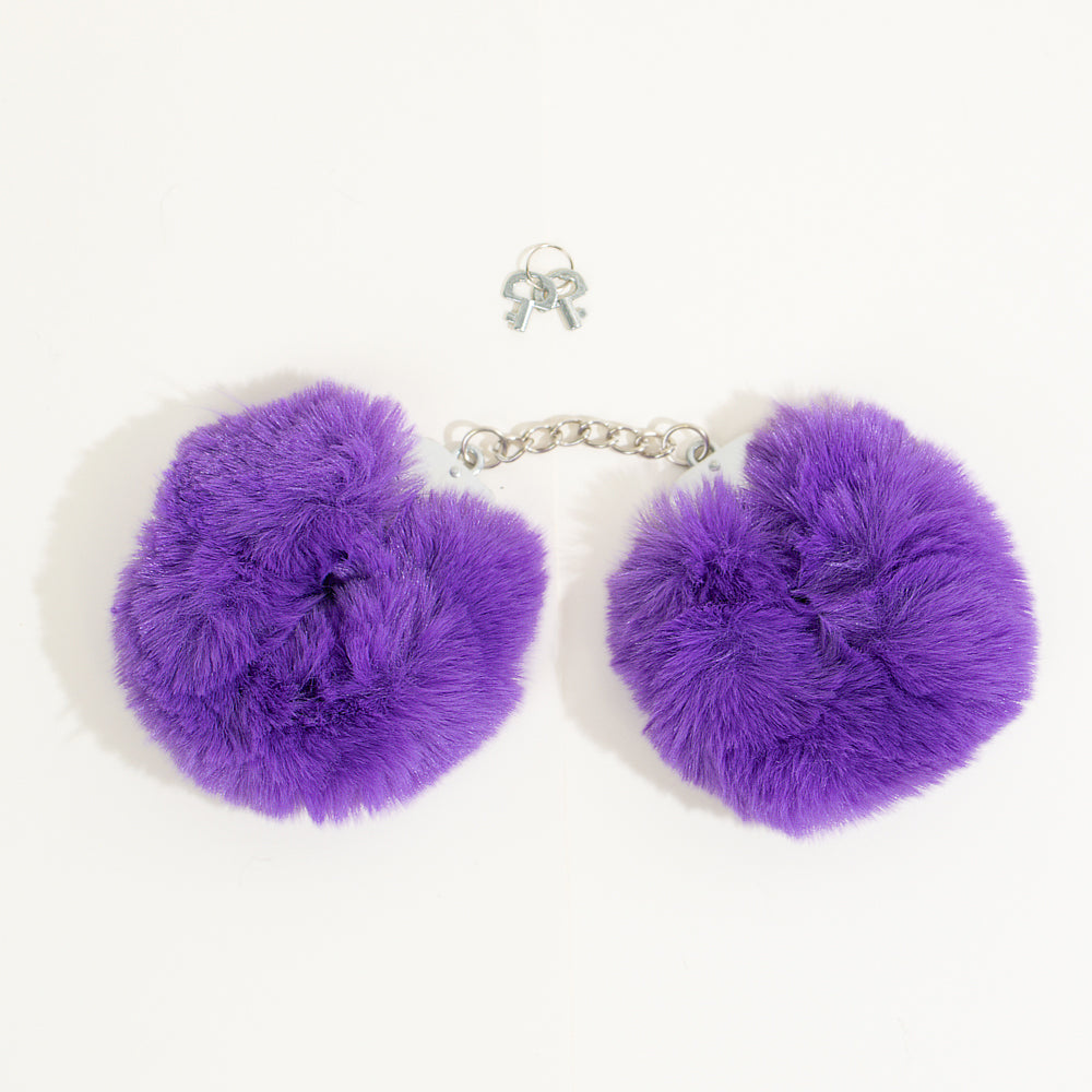 passage-du-d-sir-menottes-fourrure-douce-noir-accessoire-bondage image 7