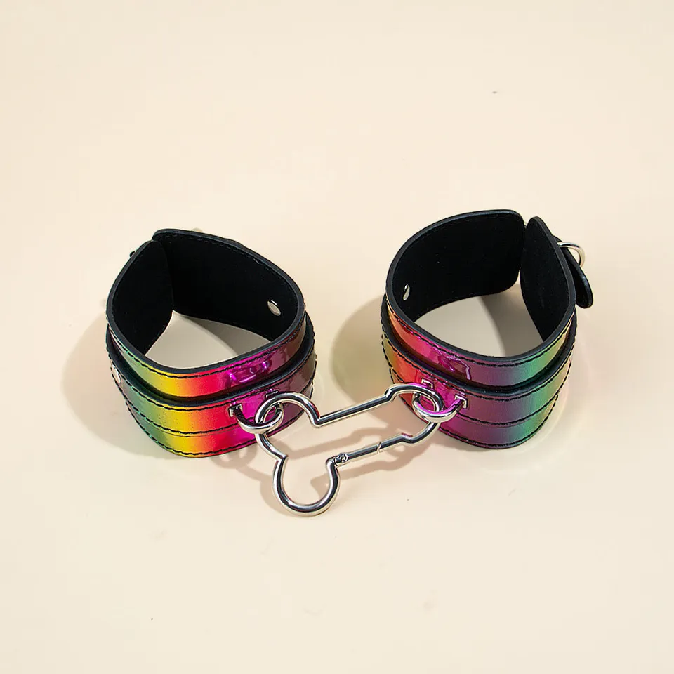 passage-du-d-sir-menottes-pride-bondage-arc-en-ciel-r-glable image 1