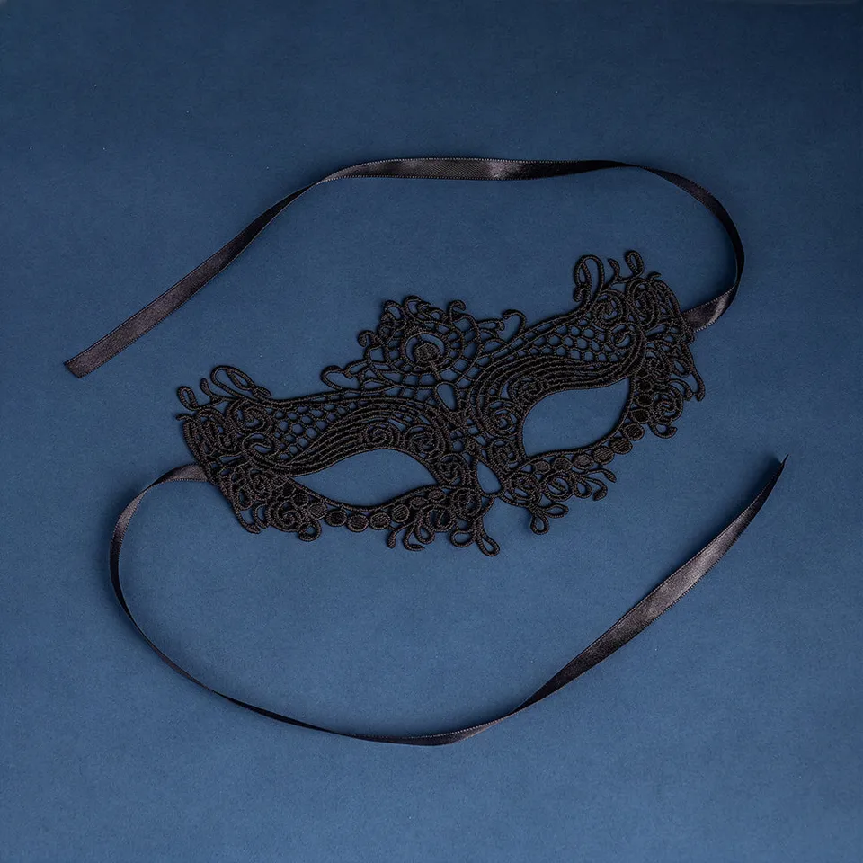 passage-du-d-sir-masque-dentelle-accessoire-bdsm-soft image 1