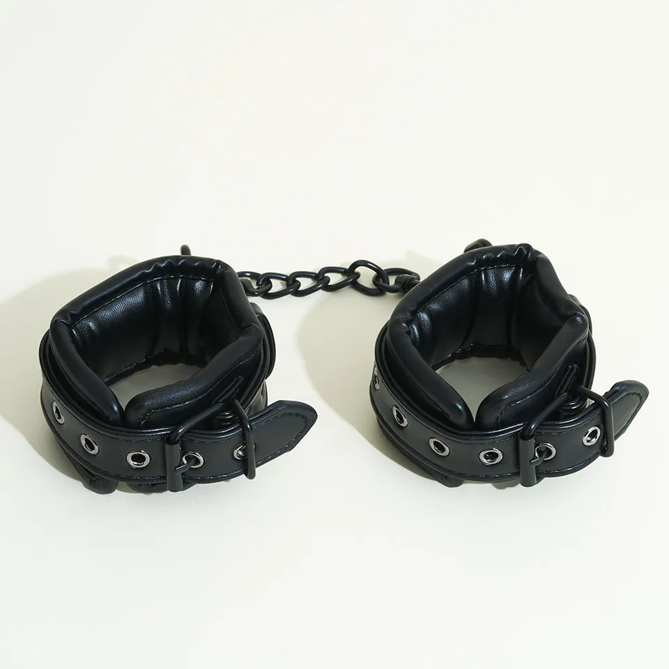 passage-du-d-sir-mi-menottes-luxe-bondage-black-edition image 1